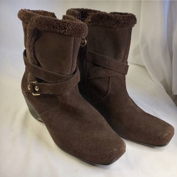 ANNE Klein Brown Suede Ankle Boots Women's Size 7.5 - Picture 3 of 10